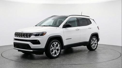 Bright White Clearcoat 2025 Jeep Compass Latitude