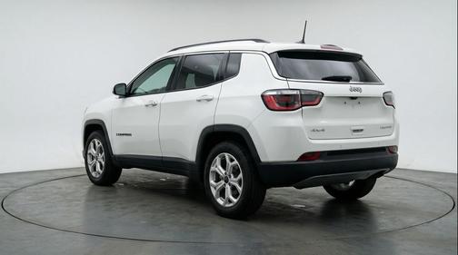 Bright White Clearcoat 2025 Jeep Compass Latitude