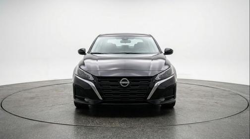 Super Black 2025 Nissan Altima SV FWD