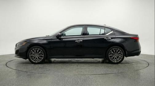 Super Black 2025 Nissan Altima SV FWD