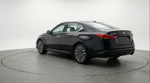 Super Black 2025 Nissan Altima SV FWD