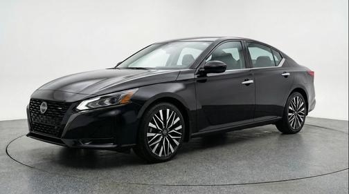 Super Black 2025 Nissan Altima SV FWD