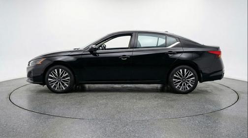 Super Black 2025 Nissan Altima SV FWD