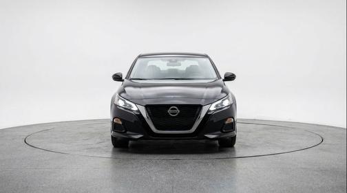 Super Black 2025 Nissan Altima SV FWD