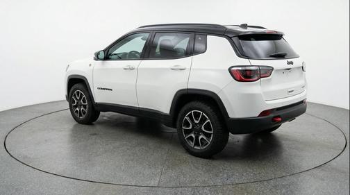 Bright White Clearcoat 2025 Jeep Compass Trailhawk