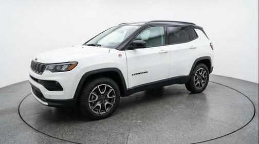 Bright White Clearcoat 2025 Jeep Compass Trailhawk
