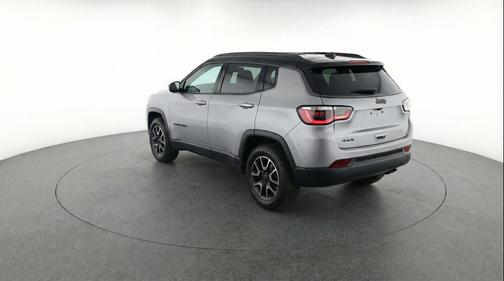 Silver Zynith Metallic Clearcoat 2025 Jeep Compass Trailhawk