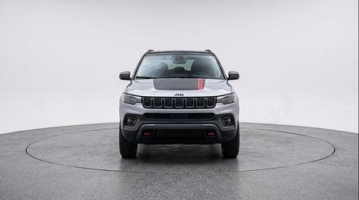 Silver Zynith Metallic Clearcoat 2025 Jeep Compass Trailhawk