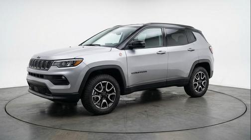 Silver Zynith Metallic Clearcoat 2025 Jeep Compass Trailhawk