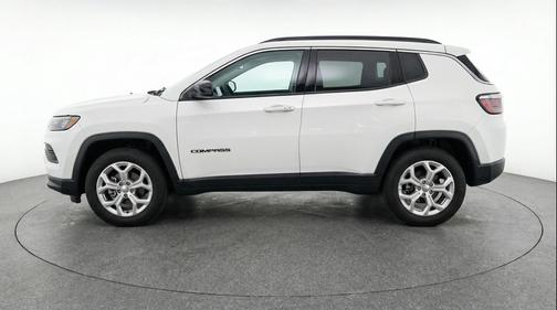 Bright White Clearcoat 2025 Jeep Compass Latitude