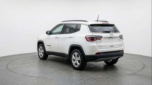 Bright White Clearcoat 2025 Jeep Compass Latitude
