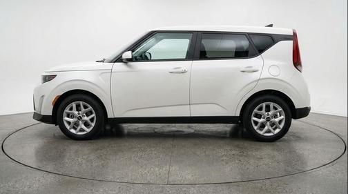 Snow White Pearl 2025 Kia Soul LX