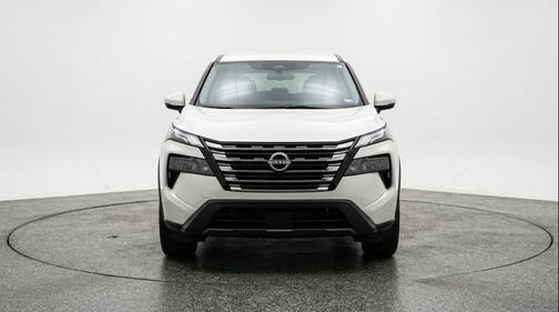 Everest White Pearl Tricoat 2025 Nissan Rogue SV
