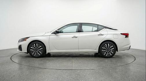 Glacier White 2025 Nissan Altima SV FWD