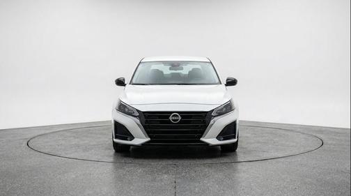 Glacier White 2025 Nissan Altima SV FWD