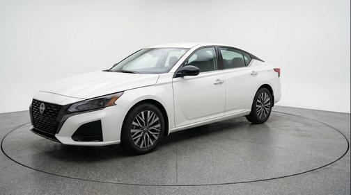 Glacier White 2025 Nissan Altima SV FWD