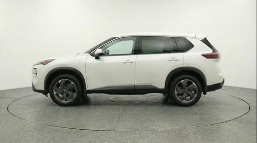 Everest White Pearl Tricoat 2025 Nissan Rogue SV
