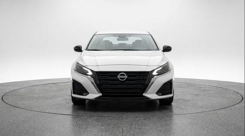 Glacier White 2025 Nissan Altima SV FWD