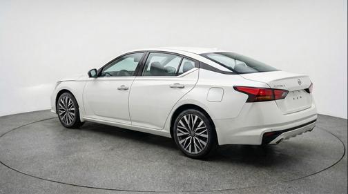 Glacier White 2025 Nissan Altima SV FWD