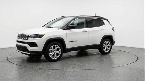 Bright White Clearcoat 2025 Jeep Compass Latitude