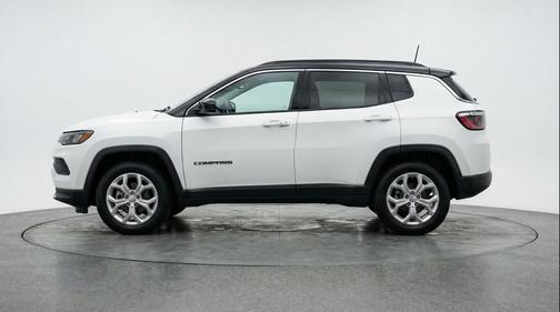 Bright White Clearcoat 2025 Jeep Compass Latitude