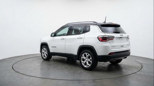 Bright White Clearcoat 2025 Jeep Compass Latitude