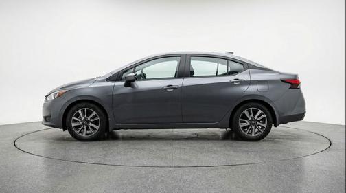 Gun Metallic 2025 Nissan Versa 1.6 SV