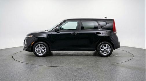 Fusion Black 2025 Kia Soul LX