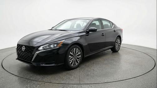 Super Black 2025 Nissan Altima SV FWD
