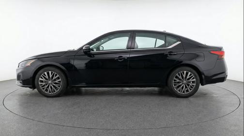 Super Black 2025 Nissan Altima SV FWD