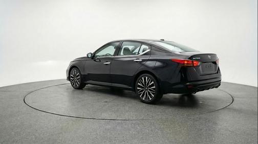 Super Black 2025 Nissan Altima SV FWD