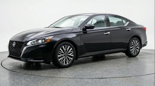 Super Black 2025 Nissan Altima SV FWD