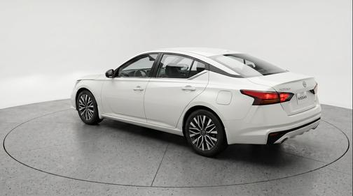 Glacier White 2025 Nissan Altima SV FWD
