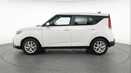 Snow White Pearl 2025 Kia Soul LX
