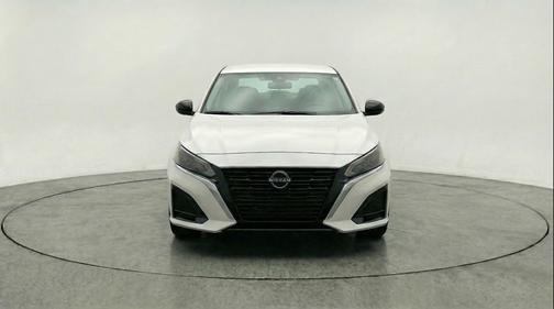 Glacier White 2025 Nissan Altima SV FWD