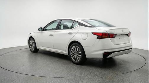 Glacier White 2025 Nissan Altima SV FWD