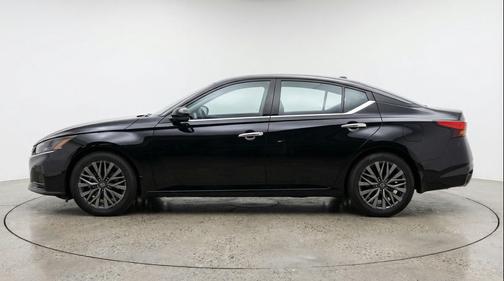 Super Black 2025 Nissan Altima SV FWD