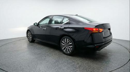 Super Black 2025 Nissan Altima SV FWD