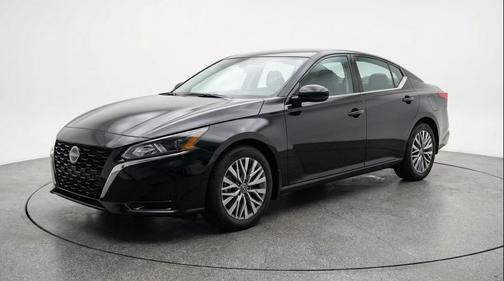 Super Black 2025 Nissan Altima SV FWD