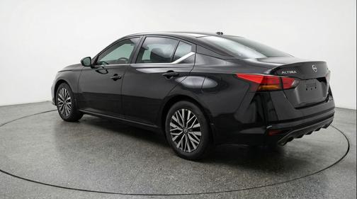 Super Black 2025 Nissan Altima SV FWD