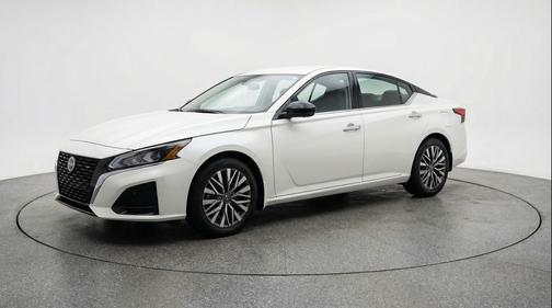 Glacier White 2025 Nissan Altima SV FWD