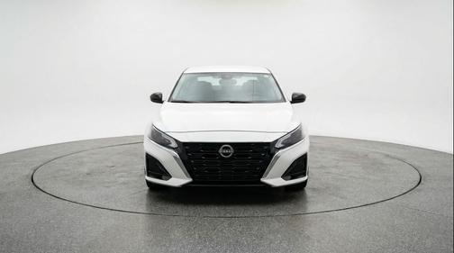 Glacier White 2025 Nissan Altima SV FWD