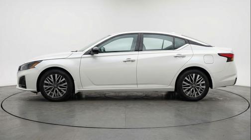 Glacier White 2025 Nissan Altima SV FWD