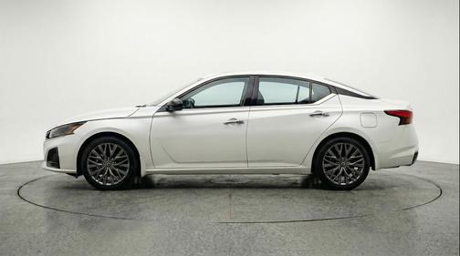 Glacier White 2025 Nissan Altima SV FWD