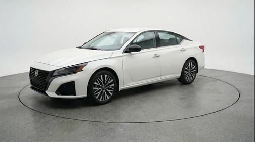 Glacier White 2025 Nissan Altima SV FWD