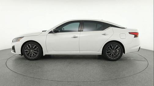 Glacier White 2025 Nissan Altima SV FWD