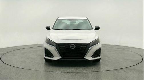 Glacier White 2025 Nissan Altima SV FWD