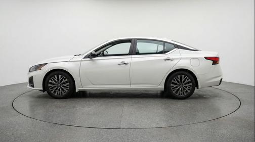 Glacier White 2025 Nissan Altima SV FWD