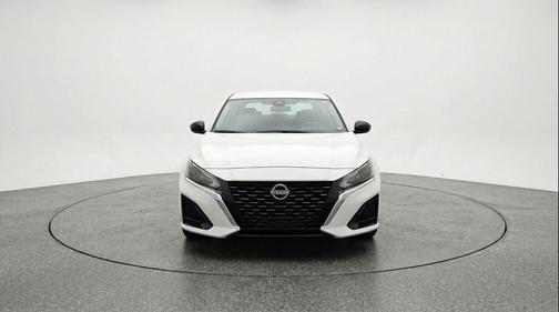 Glacier White 2025 Nissan Altima SV FWD