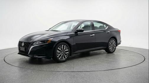 Super Black 2025 Nissan Altima SV FWD